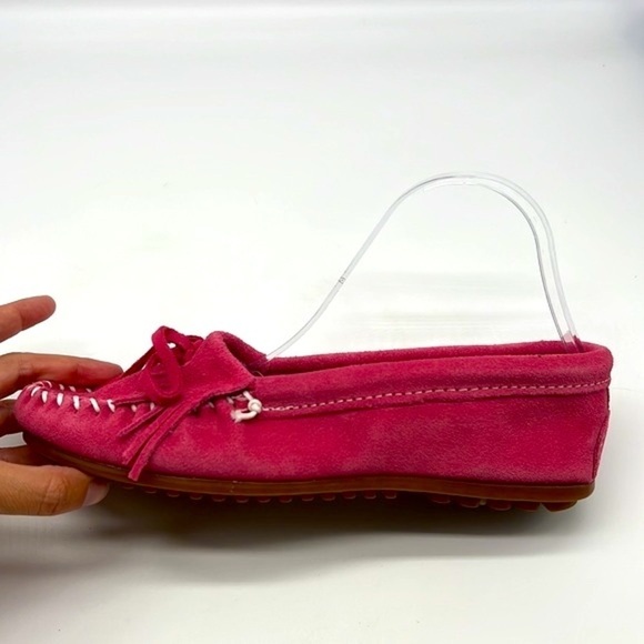Minnetonka - Suede Pink Fuchsia Front Tie & White Front Stitching Moccasins 7.5 - Picture 12 of 16